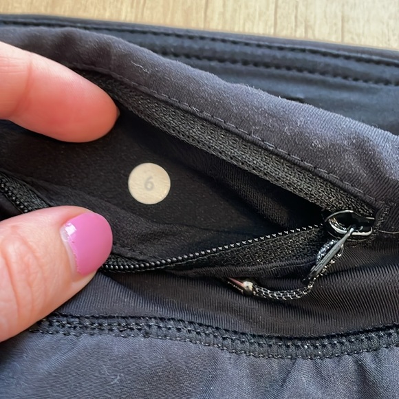 Lululemon hottie hot skirt size 6 black - Picture 2 of 4